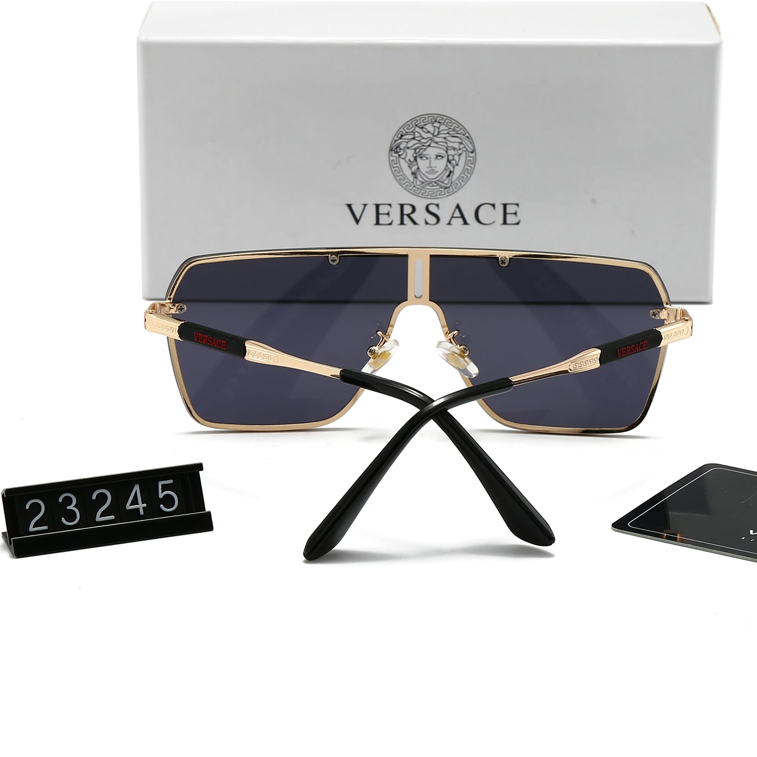 Neue Sonnenbrille mit großem Rahmen