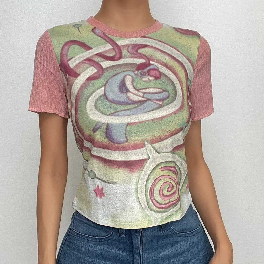 Top a maniche corte con scollo rotondo e patchwork a contrasto astratto 