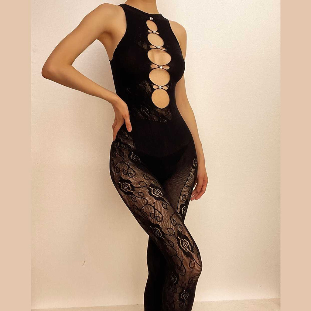 Ärmelloser Jumpsuit aus einfarbigem Fischnetz mit Rundhalsausschnitt und ausgehöhlter Spitze