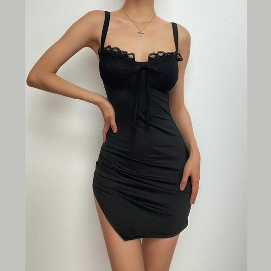 Gerafftes, einfarbiges, ärmelloses, rückenfreies Minikleid aus Spitze mit Schlitz zum Selbstbinden