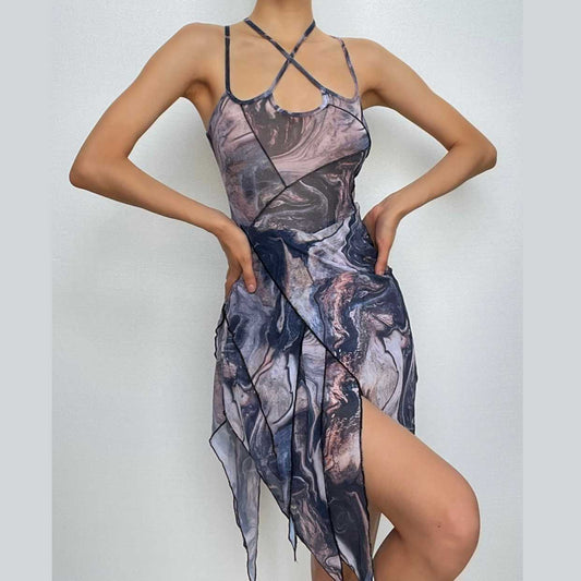 Minikleid mit geripptem Kontrast und unregelmäßig überkreuzter Vorderseite mit Neckholder und Rüschen 