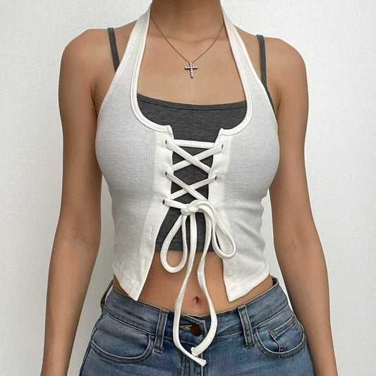Top corto con schiena scoperta e lacci a patchwork a contrasto 