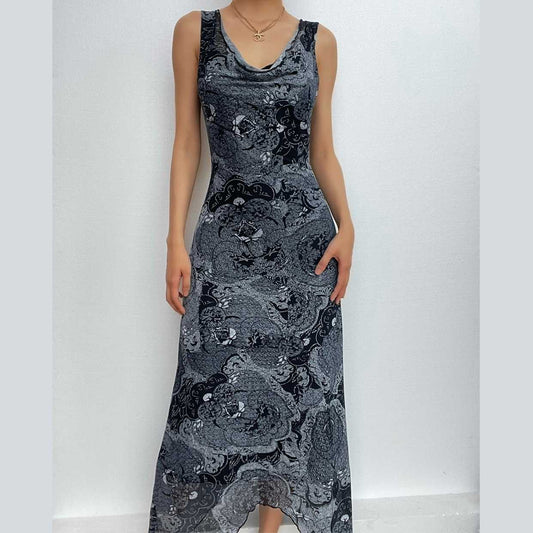 Ärmelloses Maxikleid mit geschlitztem Wasserfallausschnitt und kontrastierenden Rüschen aus Netzstoff 