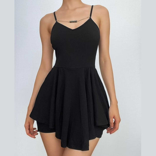 Einfarbiges, rückenfreies Camisole-Minikleid mit V-Ausschnitt und Metallkette