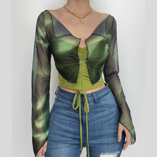 Top corto in due pezzi con coulisse e maniche svasate in rete tie-dye 