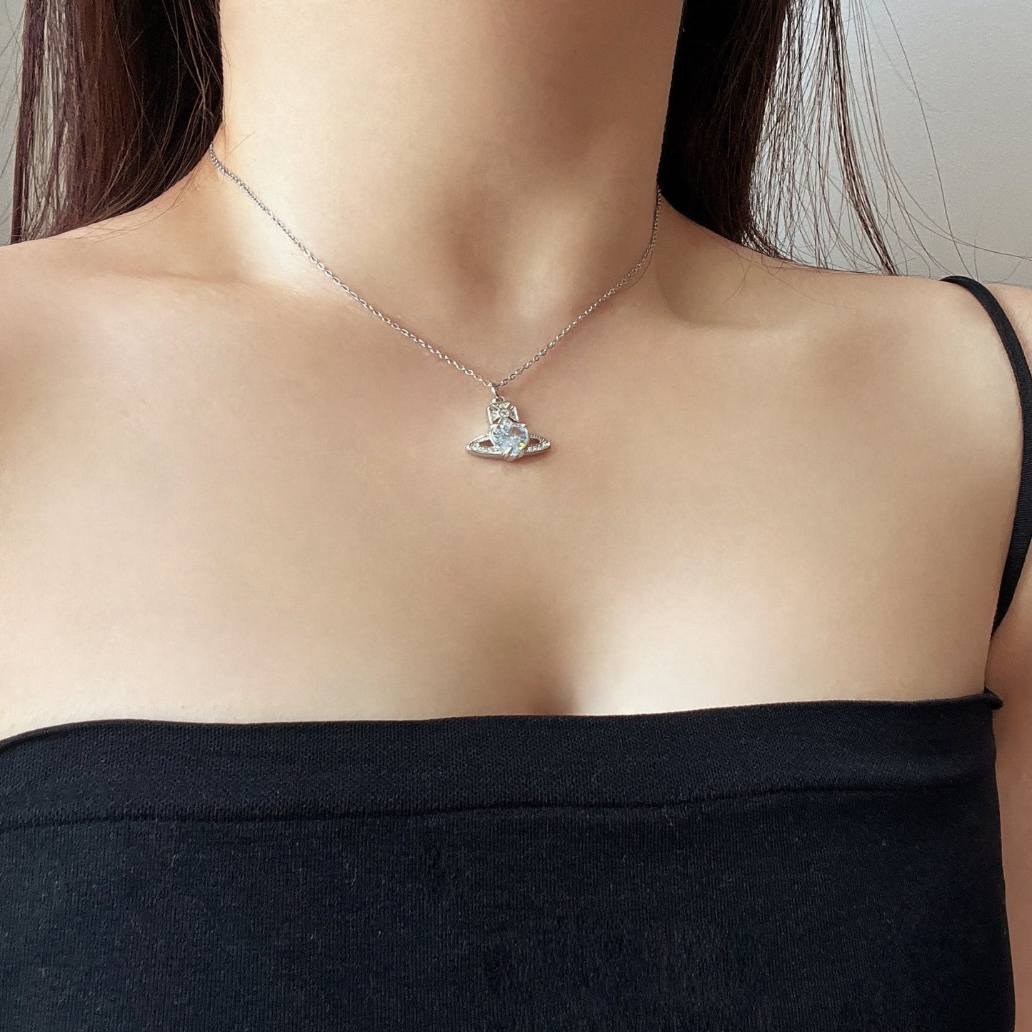 Stone pendant choker necklace