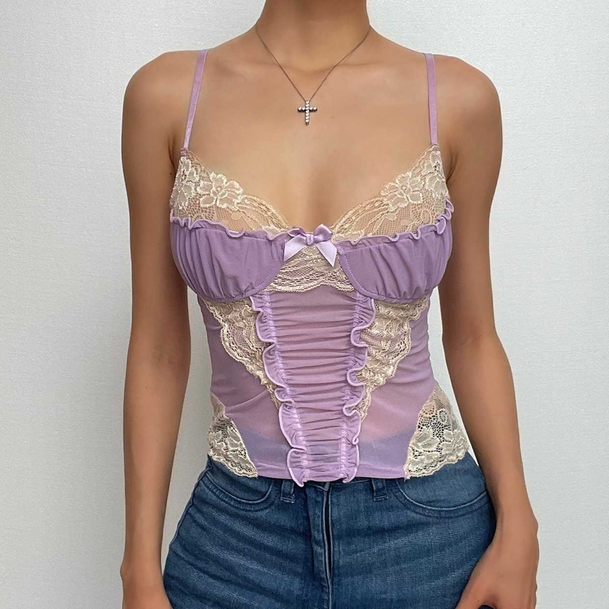 Lace hem contrast ruffle ruched patchwork cross back crop top