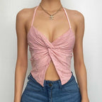 Top corto con spacchi annodati e scollo a V con allacciatura all'americana 