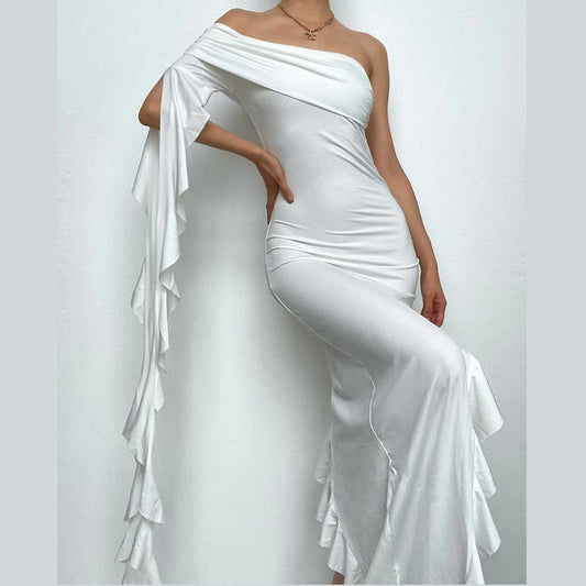 Einfarbiges Maxikleid mit Rüschen und einer Schulter, unregelmäßigem Rücken 