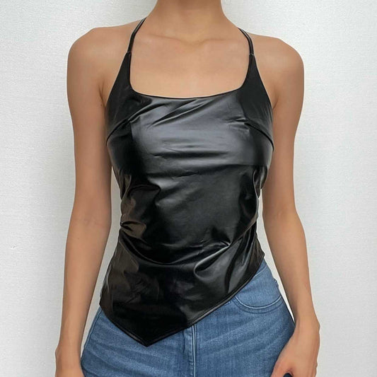Top in similpelle con scollo quadrato irregolare, senza schienale e allacciatura all'americana