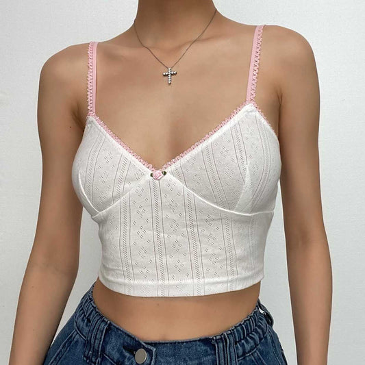 Rückenfreies, kurzes Camisole-Top mit Spitzensaum und V-Ausschnitt in Kontrastfarbe