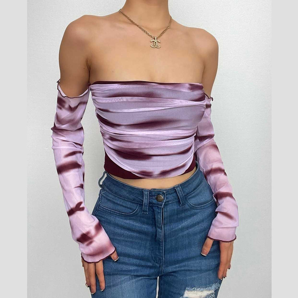 Top a maniche lunghe con volant e spalle scoperte in rete tie-dye arricciato 