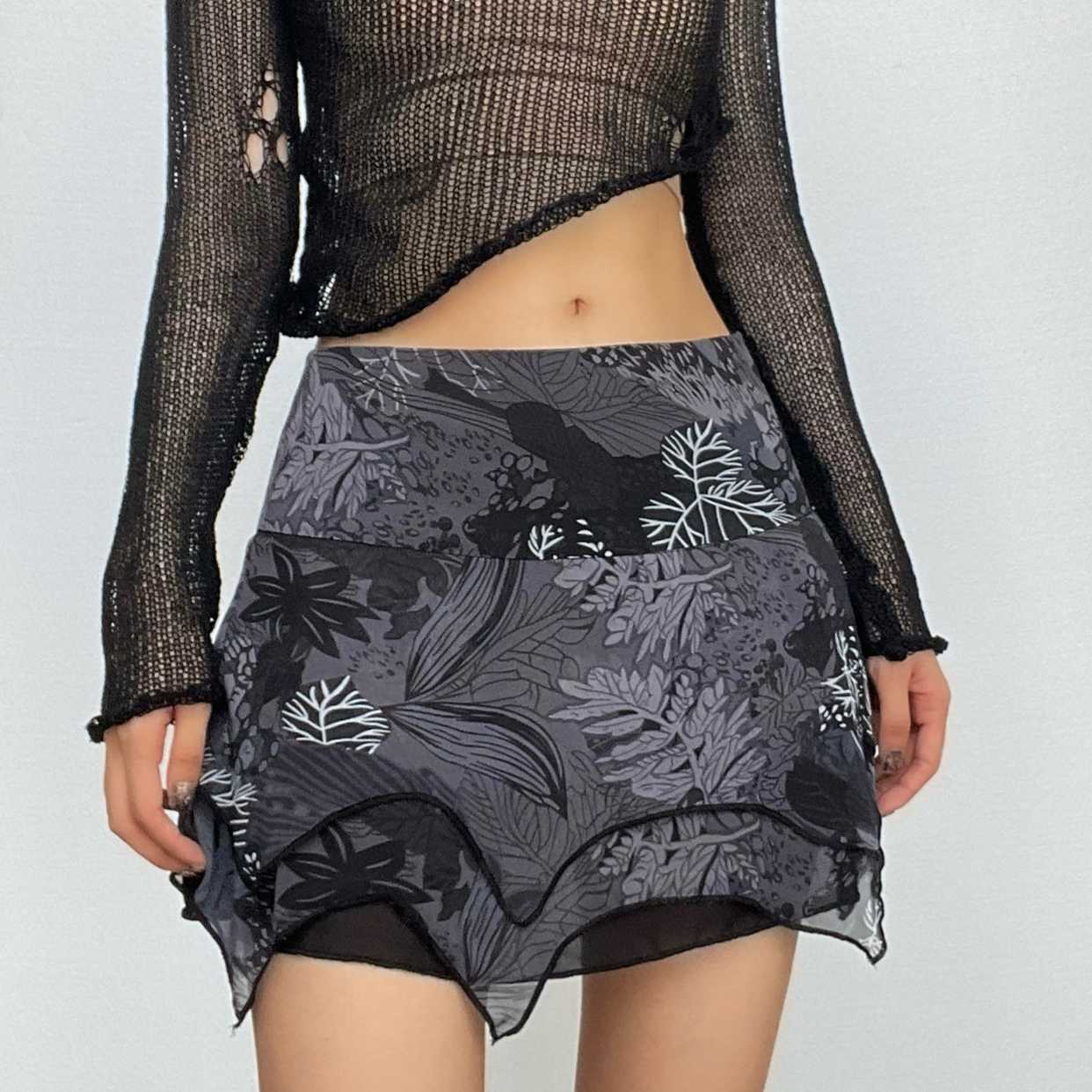 Chiffon zip-up irregular leaf print contrast mini skirt
