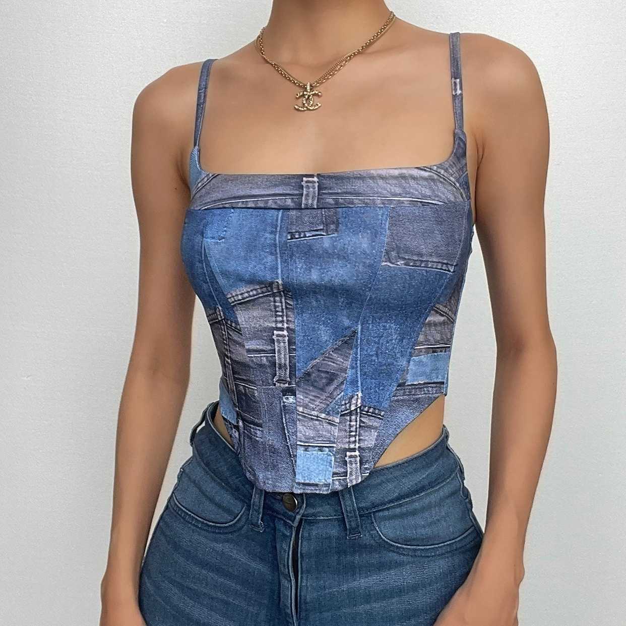 Top canotta con stampa in denim a contrasto e scollo quadrato senza schienale 