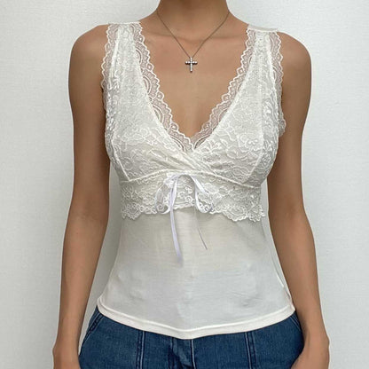 Top senza maniche con laccetti e scollo a V in patchwork di pizzo