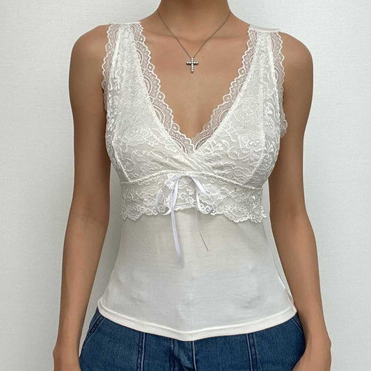 Ärmelloses Top mit V-Ausschnitt und Patchwork-Spitze zum Binden