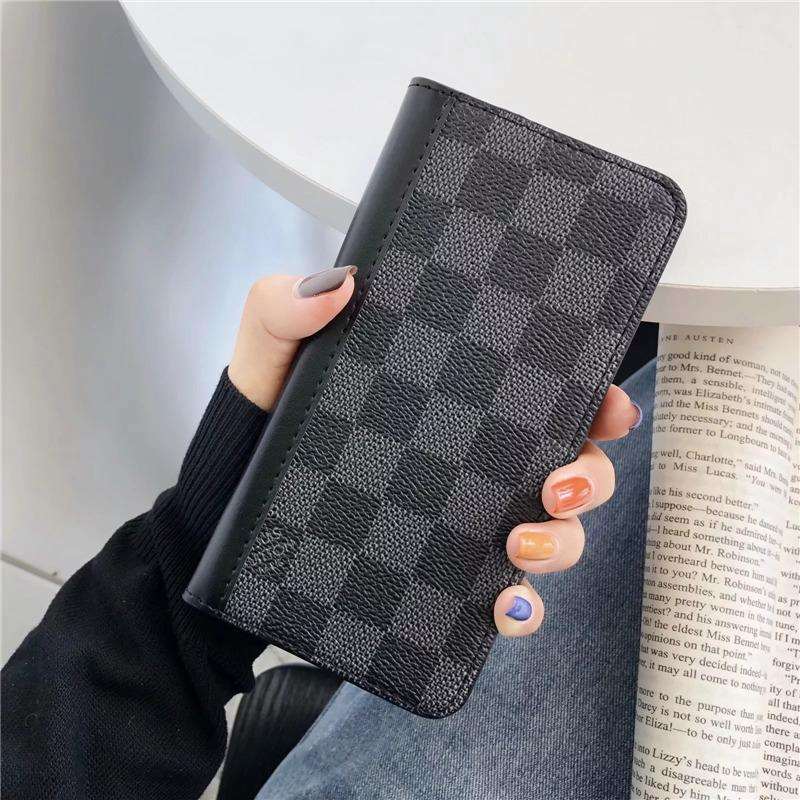 Classic Phone Wallet for iPhones - ERPOQ