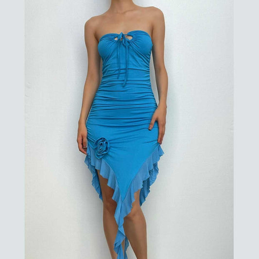 Rückenfreies, einfarbiges Midikleid mit gerüschter Blumenapplikation und ausgehöhlter Silhouette
