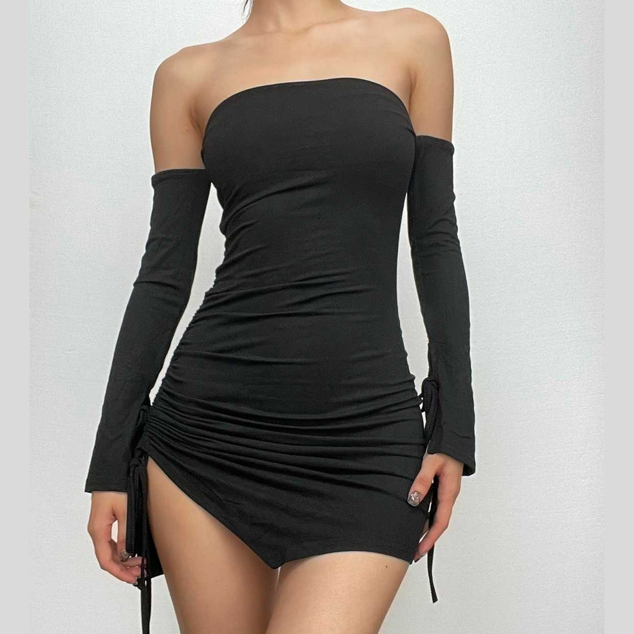 Miniabito tubino con spacchi arricciati, coulisse e spalle scoperte, senza schienale 