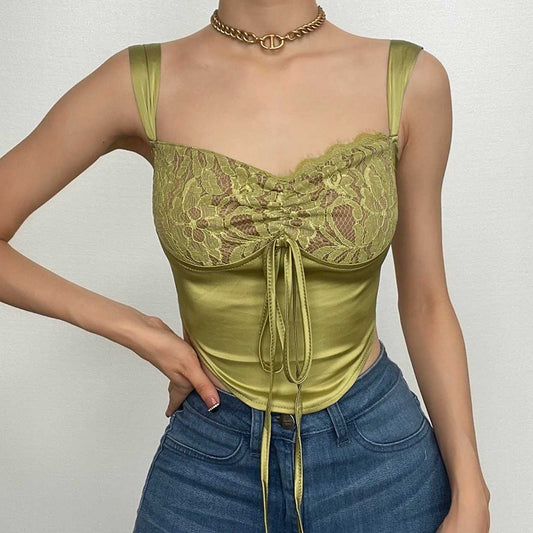 Top corto senza maniche con laccetti e inserti in pizzo patchwork 