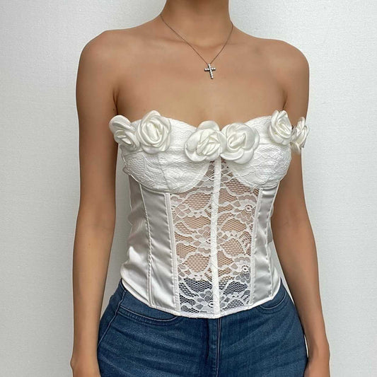 Top a tubino senza schienale con applicazioni di fiori in pizzo e bottoni patchwork