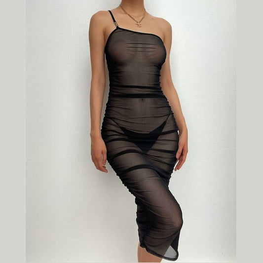 Durchsichtiges, unregelmäßig gerüschtes Midikleid aus transparentem Netzstoff mit einer Schulter