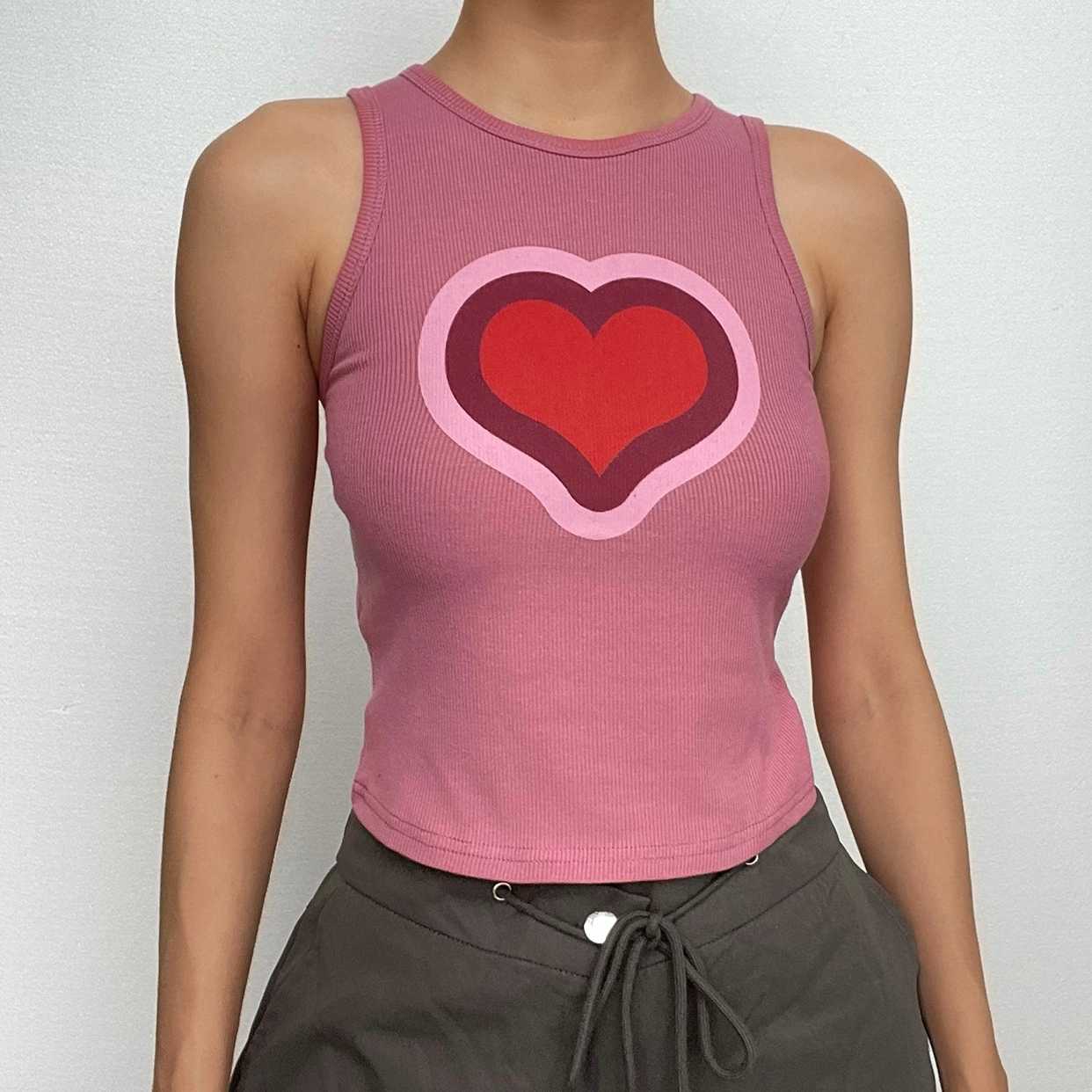 Sleeveless crewneck ribbed heart pattern contrast top
