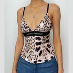 Top canotta con scollo a V e schiena scoperta, patchwork di perline e stampa leopardata 