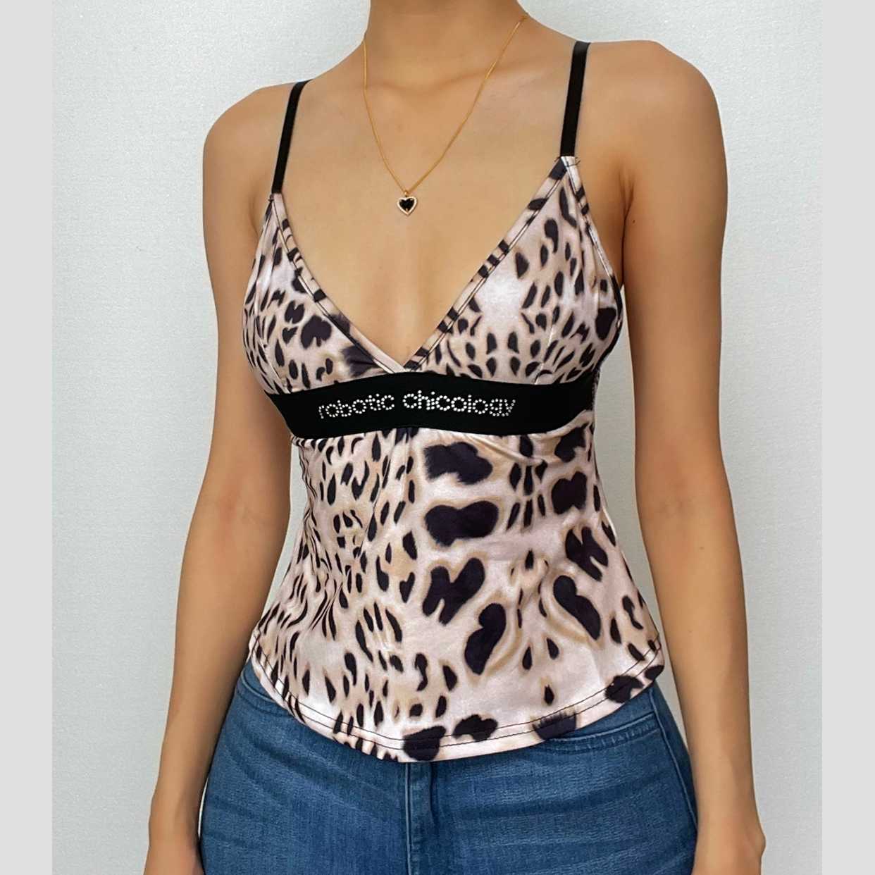 Top canotta con scollo a V e schiena scoperta, patchwork di perline e stampa leopardata 