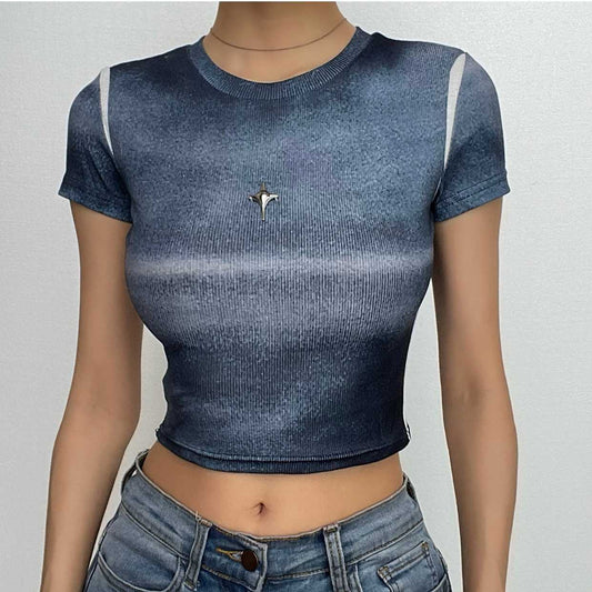 Top corto con scollo rotondo, maniche corte e applicazione a stella in stile tie-dye 