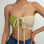 Top corto senza schienale con coulisse e collo all'americana a contrasto a coste