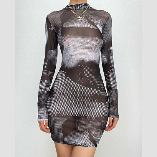 Langärmliges Minikleid aus transparentem Netzstoff mit kontrastierenden Punkten 