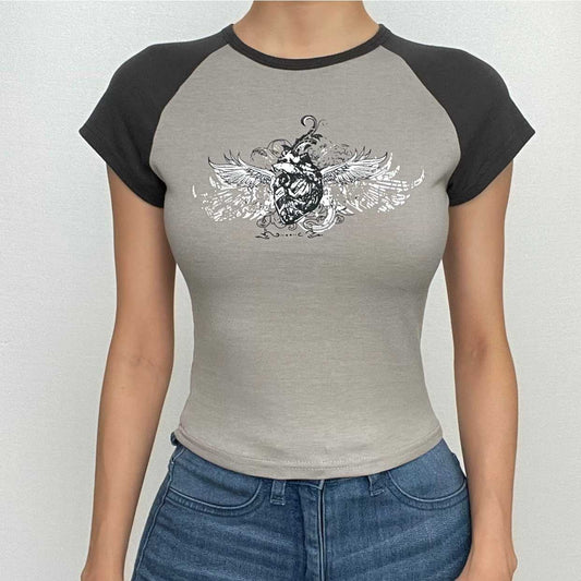 Top a maniche corte con patchwork astratto a contrasto 