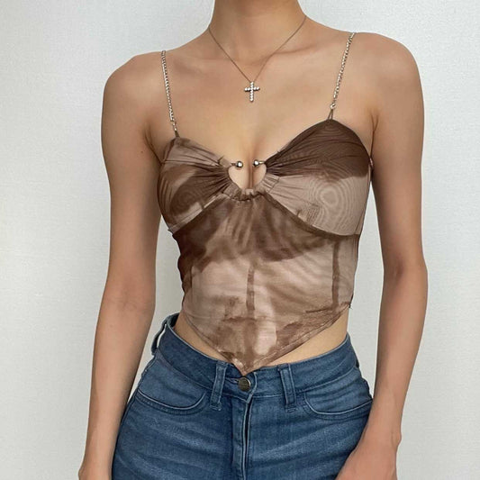 Top corto tie-dye trasparente con catena in metallo arricciato 