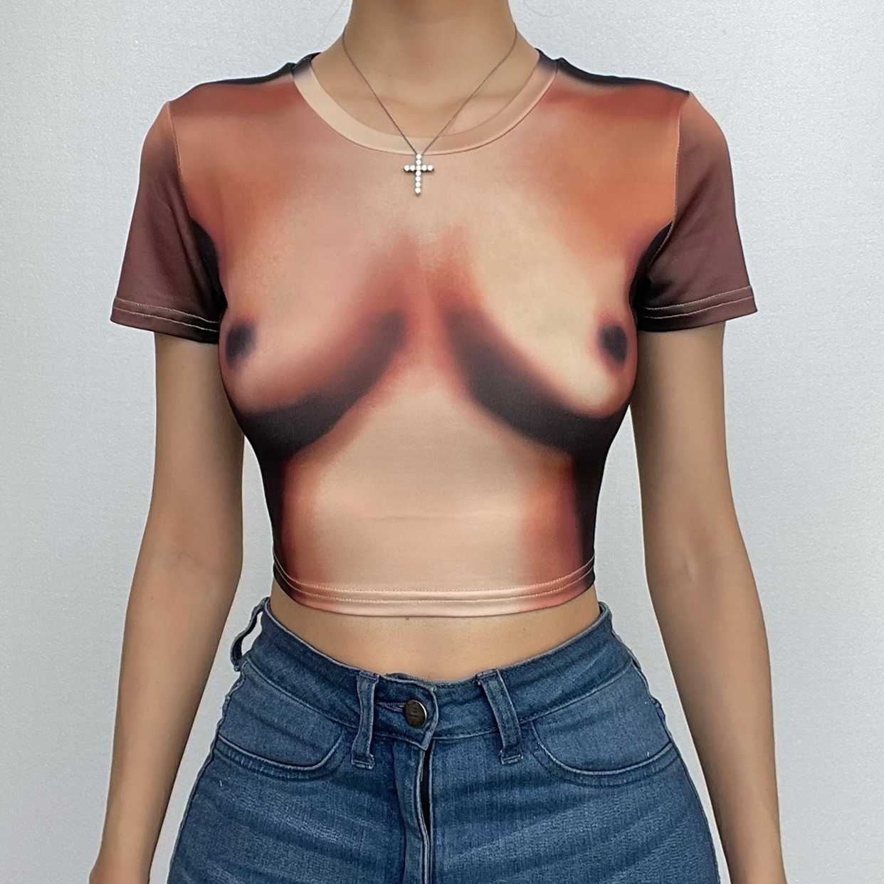 Kurzärmliges Crop-Top mit Rundhalsausschnitt und kontrastierendem Body-Muster 