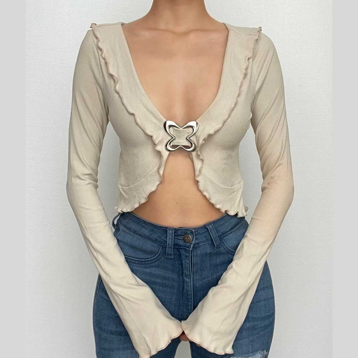 Flared sleeve v neck ruffle buckle ribbed solid crop top