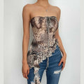 Top corto con scollo all'americana irregolare in rete trasparente con motivo a farfalla 