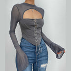 Top con corsetto, maniche svasate, scollo rotondo, schiena scoperta e lacci 
