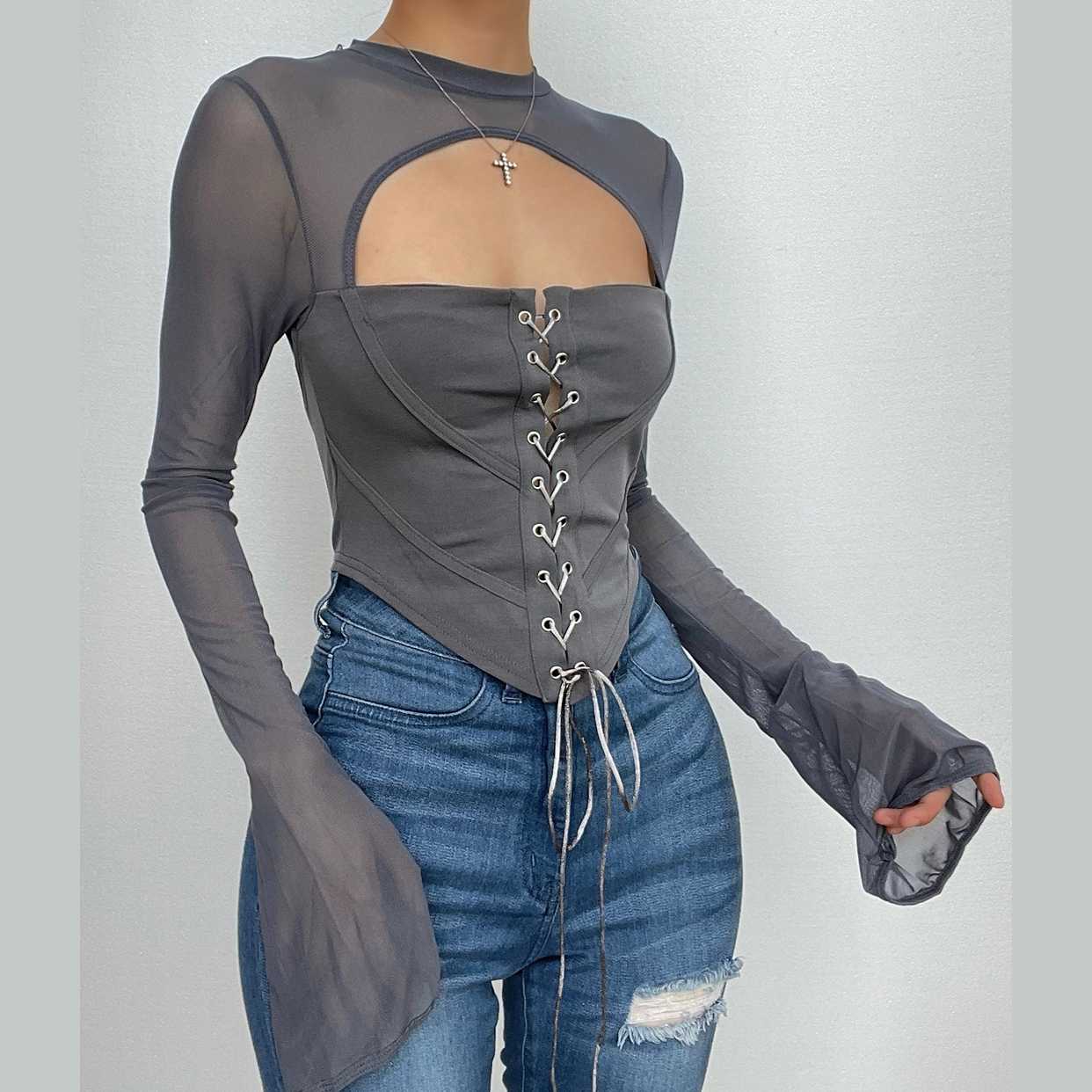 Top con corsetto, maniche svasate, scollo rotondo, schiena scoperta e lacci 