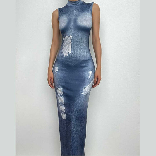 Ärmelloses Maxikleid mit hohem Kragen und Jeans-Print in Kontrastfarbe 