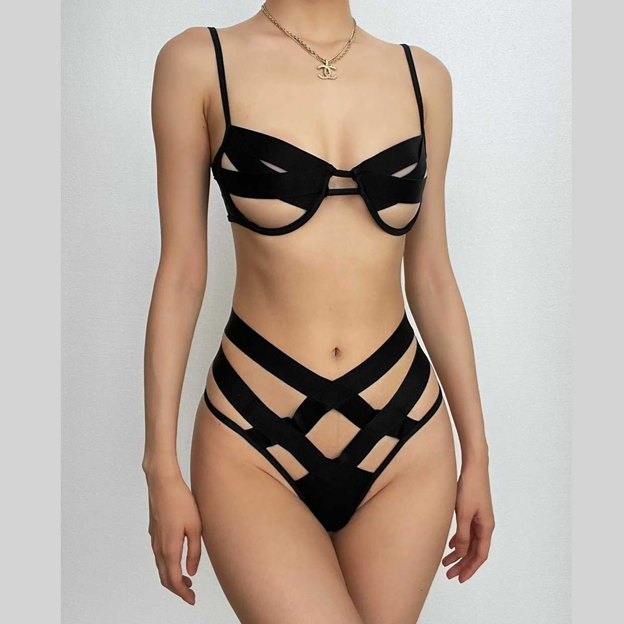 Ausgehöhltes, gekreuztes, vorn durchgehendes, rückenfreies Camisole-Hosenset 