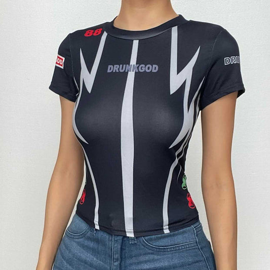 Kurzärmliges Crop-Top mit Rundhalsausschnitt und Kontrastdruck 