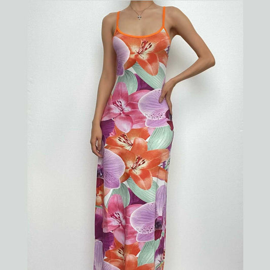 Rückenfreies Maxikleid mit Camisole-Ausschnitt und Blumenmuster in Kontrastfarbe 