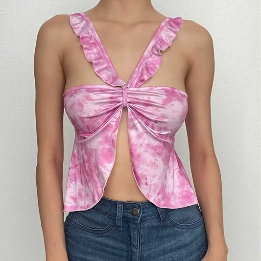 Top corto in tessuto tie-dye con volant, spacco sulla schiena e arricciature a contrasto 