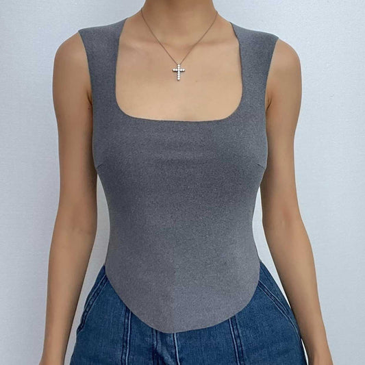 Top corto con scollo quadrato e maniche a cappuccio