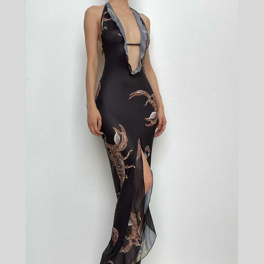 Neckholder-Maxikleid mit rückenfreiem Schlitz, Rüschen, Skorpion-Print und Kontrast 