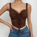 Top corto senza maniche con scollo a V, coulisse e orlo in pizzo 