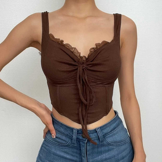 Top corto senza maniche con scollo a V, coulisse e orlo in pizzo 