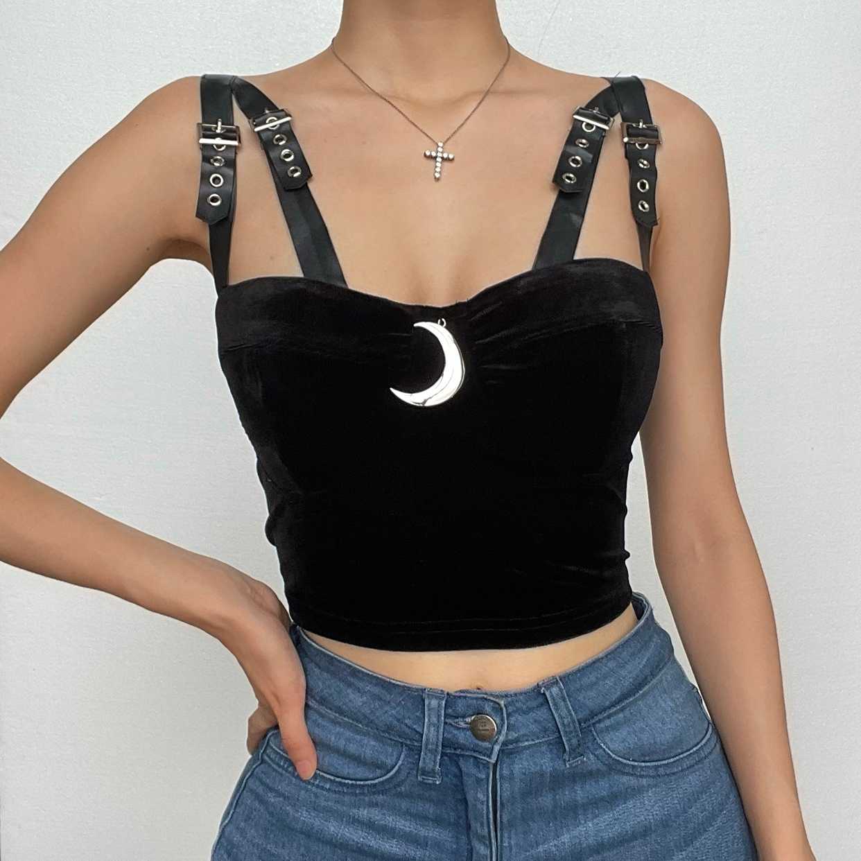 Top corto in velluto tinta unita con fibbia e applicazione a forma di luna, senza schienale e scollato 