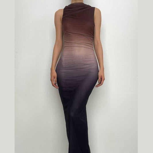 Ärmelloses Maxikleid aus gerüschtem Netzstoff mit Farbverlauf